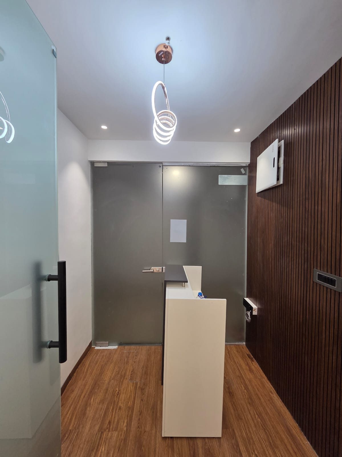 Ready to move Office Space for Lease – photo 1
